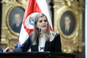 Denuncian a sospechoso de amenazar de muerte a Laura Fernández