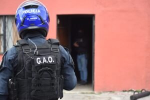 Gobierno remueve a siete directores policiales tras reprobar pruebas de polígrafo.