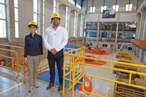 Embajadora de EE. UU. y Presidente de Grupo ICE visitan Complejo Arenal y Proyecto Agua para la Bajura de SENARA