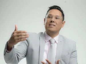 Juan Manuel Quesada tilda de “mamarracho” propuesta eléctrica del PLN y la acusa de favorecer a generadores privados