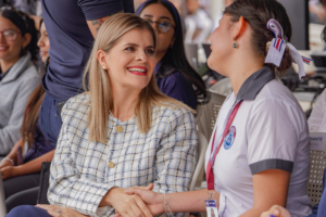 ¡CUATRO ENCUESTAS MIDEN A LAURA FERNÁNDEZ! ¿CUÁNTO RESPALDO TIENE TRAS SUS PRIMEROS MESES?
