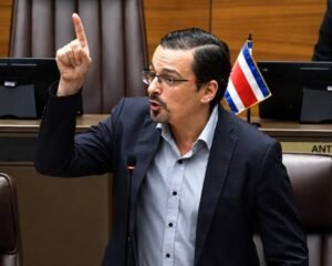 José María Villalta arremete contra la reelección presidencial: “Buscan mantener indefinidamente la inmunidad de Rodrigo Chaves.